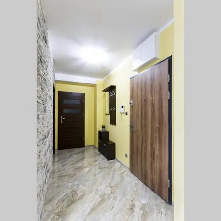 Διαμέρισμα New Old Town - 54m2 - 6 Beds - New Bulding - Lift